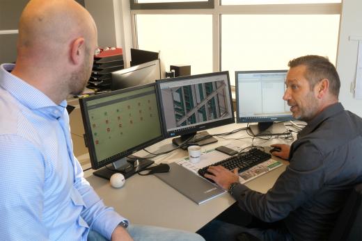Collega's Alewijnse bij computers