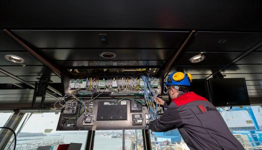 Alewijnse colleague on board at work