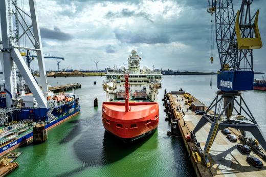 Alewijnse Nuyina leaving Damen Vlissingen