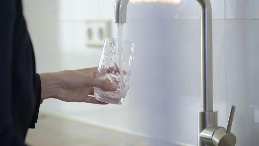 glass of water fill Oasen