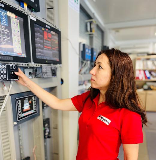 employee on screen Cristina