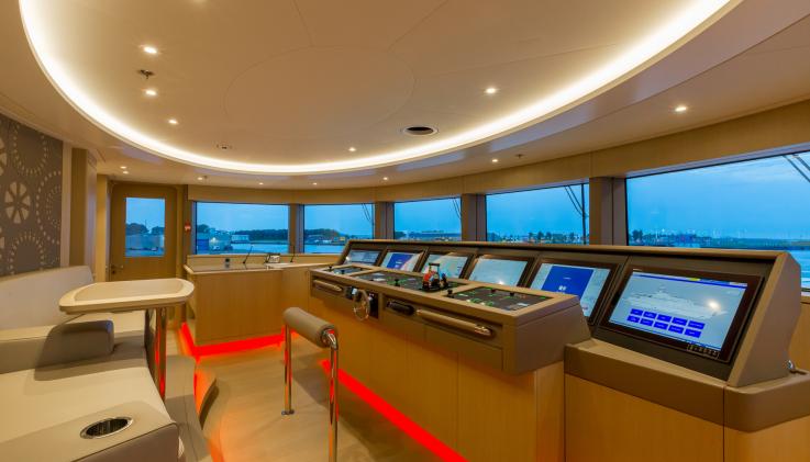 Alewijnse works with the leading manufacturers of navigation equipment, designing, installing and maintaining both individual items and complete integrated navigation systems.